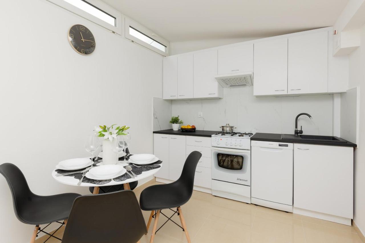 Cozy In The City Center Mazowiecka By Renters Lägenhet Warszawa