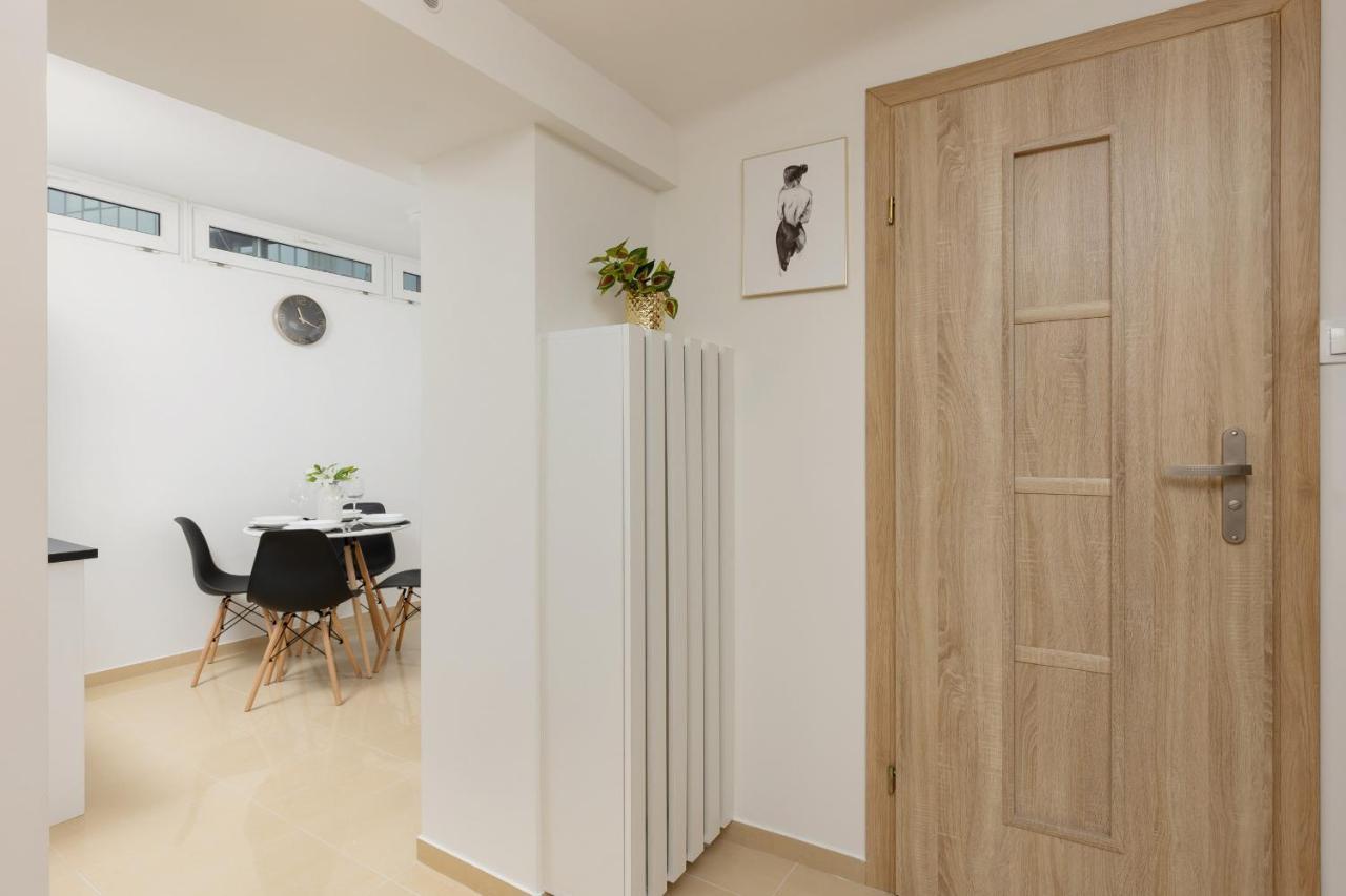 Lägenhet Cozy In The City Center Mazowiecka By Renters